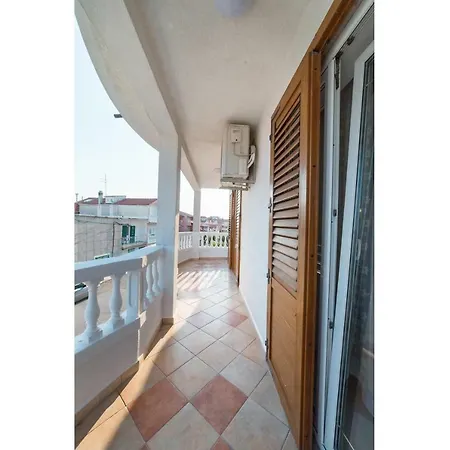 Lipic Apartment *